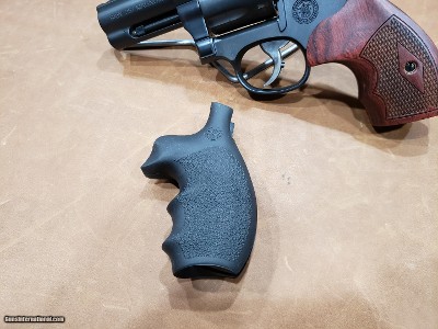 Smith & Wesson Performance Center 586 L-Comp 357 Magnum - Image 9 of 10