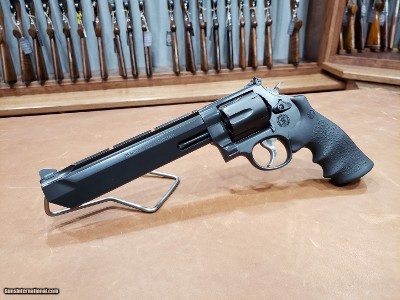 Smith & Wesson Performance Center Model 629 Stealth Hunter 44 Magnum
