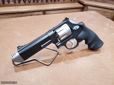 Smith & Wesson Performance Center Model 627 V-Comp .357 Magnum