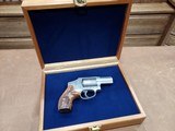 Smith & Wesson Model 640 Engraved 357 Magnum w/ Wood Case - 2 of 6