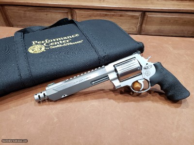Smith & Wesson Performance Center Model 460XVR 460 S&W Magnum 7.5 in.