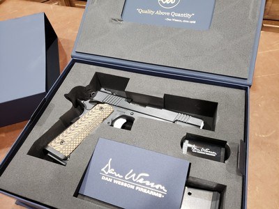 CZ Dan Wesson 1911 Specialist 45 acp Black 5