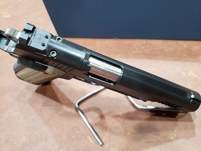 CZ Dan Wesson 1911 Specialist 45 acp Black 5
