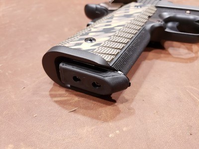 Dan Wesson 1911 Kodiak 10mm Tri-Tone 6