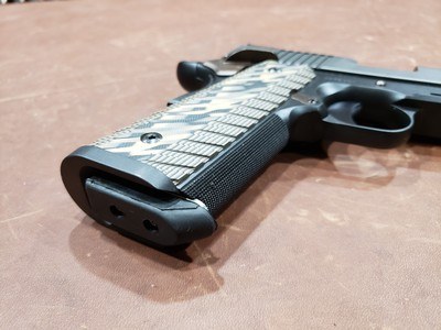 Dan Wesson 1911 Kodiak 10mm Tri-Tone 6