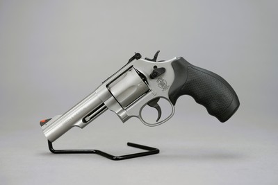 Smith and Wesson 69 44 Magnum 4.5