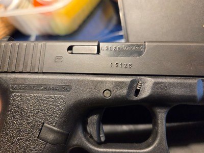 Glock 17 generaration 2 made 1990 9mm - Image 4 of 11