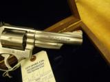 Smith & Wesson,66 