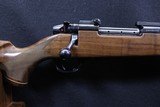 Weatherby Mark V Deluxe .300 Wby. Mag. - 3 of 8