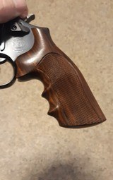 Smith and Wesson 586-8 357 Magnum 4 inch barrel - 9 of 12