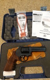 Smith and Wesson 586-8 357 Magnum 4 inch barrel - 1 of 12