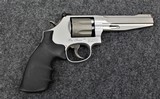 Smith & Wesson Pro Series Model 986 9mm - 1 of 2