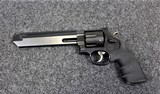 Smith & Wesson Model 629 Stealth Hunter in 44 Magnum caliber - 2 of 2