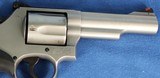 SMITH & WESSON 69 .44 MAG ORIG.
CASE - 6 of 20