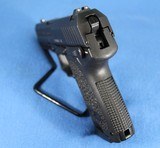 HECKLER & KOCH USP9 COMPACT 9MM ORIG. CASE - 8 of 20