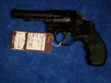 Smith & Wesson 10-11 4