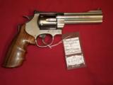 Smith & Wesson 629-6 Classic - 2 of 4