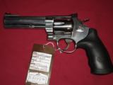 Smith & Wesson 629 Classic .44 PENDING - 1 of 7