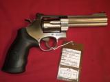 Smith & Wesson 629 Classic .44 PENDING - 2 of 7