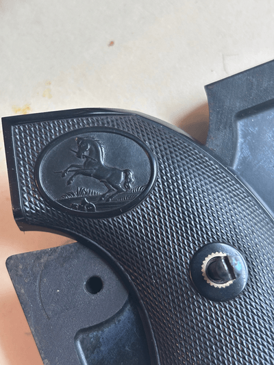 Colt 1st Generation SA original Guta Percha grips serial range 1900 to 1915 - Image 5 of 14