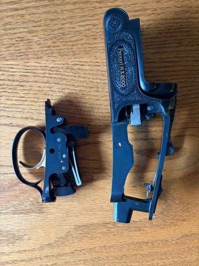 12ga Perazzi MX2000/8 Receiver and engraving with flat spring trigger fires bottom first - Image 10 of 11