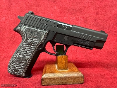 Sig Sauer P226R Extreme  40 S&W Night Sights (E26R-40-XTM-BLKGRY)