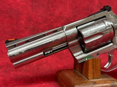 Colt Anaconda 44 Mag 4.25" Barrel 6Rnd Engraved/Rosewood Pearl Grip - Image 6 of 7