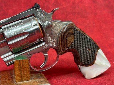 Colt Anaconda 44 Mag 4.25" Barrel 6Rnd Engraved/Rosewood Pearl Grip - Image 5 of 7