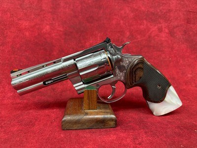 Colt Anaconda 44 Mag 4.25" Barrel 6Rnd Engraved/Rosewood Pearl Grip - Image 4 of 7