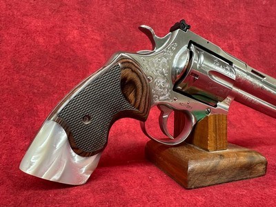 Colt Anaconda 44 Mag 4.25" Barrel 6Rnd Engraved/Rosewood Pearl Grip - Image 2 of 7