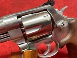 SMITH & WESSON 610 MOUNTAIN GUN 10MM 4" SS BEAR HUG GRIPS/GOLD BEAD SIGHT LIPSEY'S EXCLUSIVE (14042) - Image 7 of 8