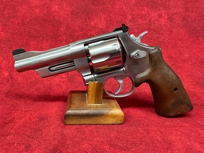 SMITH & WESSON 610 MOUNTAIN GUN 10MM 4" SS BEAR HUG GRIPS/GOLD BEAD SIGHT LIPSEY'S EXCLUSIVE (14042) - Image 5 of 8
