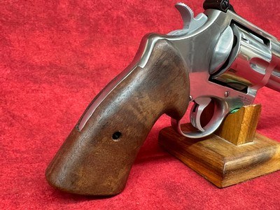 SMITH & WESSON 610 MOUNTAIN GUN 10MM 4" SS BEAR HUG GRIPS/GOLD BEAD SIGHT LIPSEY'S EXCLUSIVE (14042) - Image 2 of 8