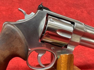 SMITH & WESSON 610 MOUNTAIN GUN 10MM 4" SS BEAR HUG GRIPS/GOLD BEAD SIGHT LIPSEY'S EXCLUSIVE (14042) - Image 3 of 8