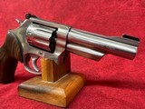 SMITH & WESSON 617 MOUNTAIN GUN 22LR 4" SS BEAR HUG GRIPS/GOLD BEAD SIGHT LIPSEY'S EXCLUSIVE (14107) - 4 of 8