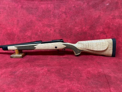 Winchester 70 Super Grade Maple 6.5 PRC 3+1 Capacity, 24" Barrel, Polished Blued Metal Finish, Gloss AAA Maple Stock (535218294) - Image 7 of 10