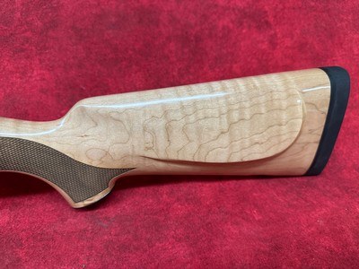 Winchester 70 Super Grade Maple 6.5 PRC 3+1 Capacity, 24" Barrel, Polished Blued Metal Finish, Gloss AAA Maple Stock (535218294) - Image 8 of 10