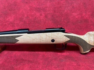 Winchester 70 Super Grade Maple 6.5 PRC 3+1 Capacity, 24" Barrel, Polished Blued Metal Finish, Gloss AAA Maple Stock (535218294) - Image 9 of 10