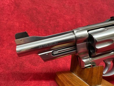 SMITH & WESSON 629 MOUNTAIN GUN 44 MAG 4" SS BEAR HUG GRIPS/GOLD BEAD/NO IL 44 Magnum | 44 Special (14041) - Image 8 of 8