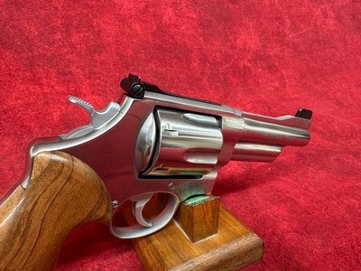 SMITH & WESSON 629 MOUNTAIN GUN 44 MAG 4" SS BEAR HUG GRIPS/GOLD BEAD/NO IL 44 Magnum | 44 Special (14041) - Image 3 of 8