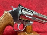SMITH & WESSON 629 MOUNTAIN GUN 44 MAG 4" SS BEAR HUG GRIPS/GOLD BEAD/NO IL 44 Magnum | 44 Special (14041) - Image 4 of 8