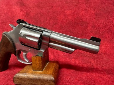 Smith & Wesson 686 Plus Mountain Gun Lipsey’s Exclusive .357 Mag 4” SS (14040) - Image 4 of 7
