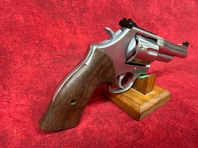 Smith & Wesson 686 Plus Mountain Gun Lipsey’s Exclusive .357 Mag 4” SS (14040) - Image 2 of 7