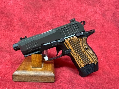 Kimber CDS9 Optic Ready Threaded 9mm  Reverse Two-Tone (3600004) - Image 4 of 6