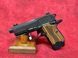 Kimber CDS9 Optic Ready Threaded 9mm  Reverse Two-Tone (3600004) - Image 4 of 6