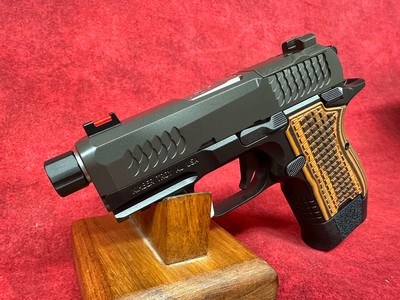 Kimber CDS9 Optic Ready Threaded 9mm  Reverse Two-Tone (3600004) - Image 5 of 6