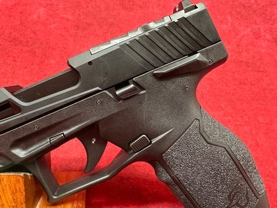 Taurus TX22 T.O.R.O Gen 2 Full Size Frame 22 LR 16+1/22+1 4.60" Matte Black Threaded Barrel (1-2TX22P141) - Image 6 of 7