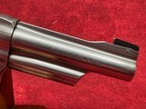 SMITH & WESSON 617 MOUNTAIN GUN 22LR 4" SS BEAR HUG GRIPS/GOLD BEAD SIGHT LIPSEY'S EXCLUSIVE (14107) - Image 5 of 10