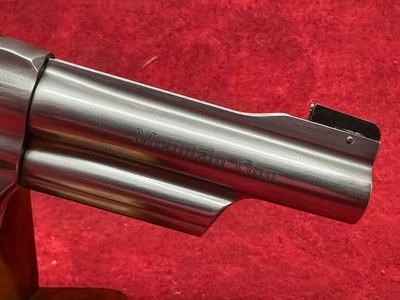 SMITH & WESSON 617 MOUNTAIN GUN 22LR 4" SS BEAR HUG GRIPS/GOLD BEAD SIGHT LIPSEY'S EXCLUSIVE (14107) - Image 5 of 10