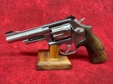SMITH & WESSON 617 MOUNTAIN GUN 22LR 4" SS BEAR HUG GRIPS/GOLD BEAD SIGHT LIPSEY'S EXCLUSIVE (14107) - Image 6 of 10